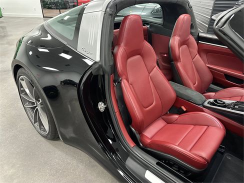 Used 2024 Porsche 911 AWD/4WD image 39