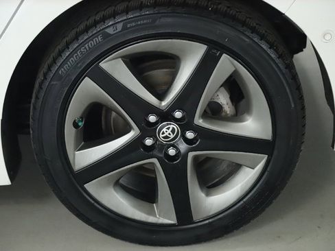 Used 2019 Toyota Prius XLE image 39