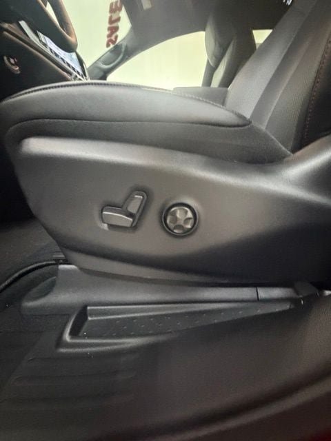 New 2027 Chrysler Pacifica Select AWD/4WD image 14