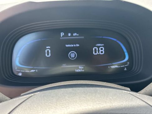 Used 2024 Hyundai Venue Limited FWD image 17
