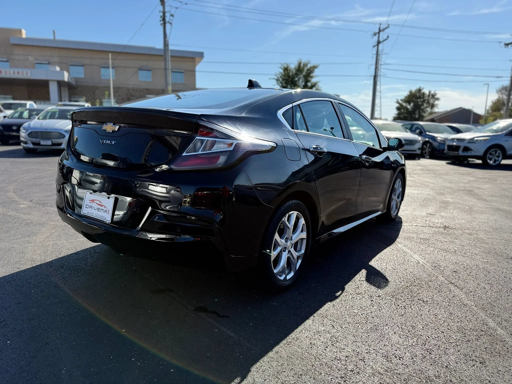 Used 2017 Chevrolet Volt Premier w/ Driver Confidence II Package FWD image 3