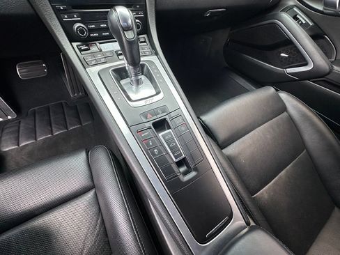 Certified 2018 Porsche 911 Carrera RWD image 31