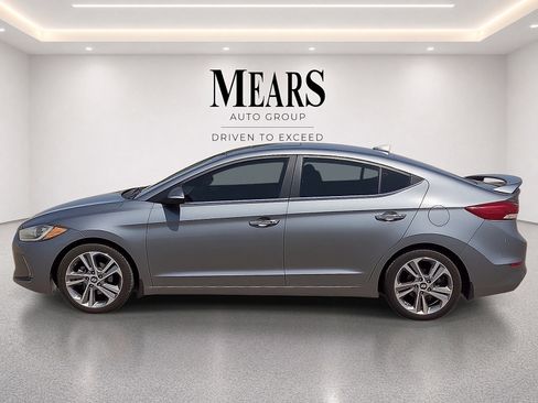Used 2017 Hyundai Elantra Limited w/ Limited Tech Package 08 FWD image 2