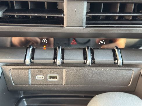 Used 2025 Chevrolet Colorado Trail Boss image 12