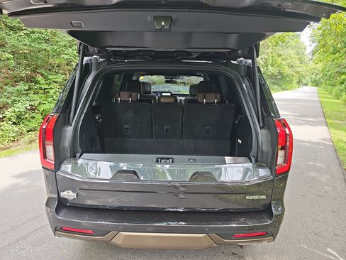 Used 2025 Ford Expedition King Ranch AWD/4WD image 9