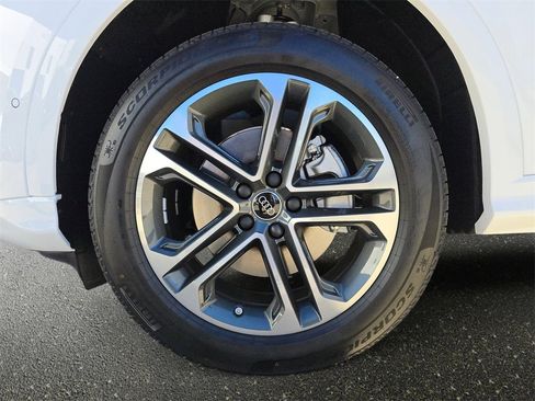 New 2025 Audi Q5 Premium image 33