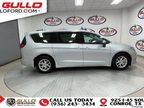 Used 2023 Chrysler Voyager LX FWD image 9