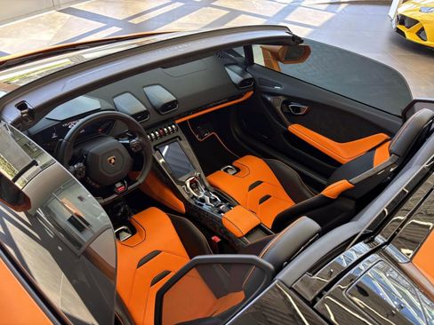 Used 2021 Lamborghini Huracan EVO RWD image 41