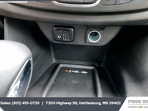 Used 2023 Chevrolet Traverse Premier image 23