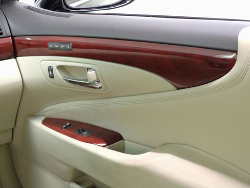 Used 2012 Lexus LS 460 w/ Comfort Pkg RWD image 56