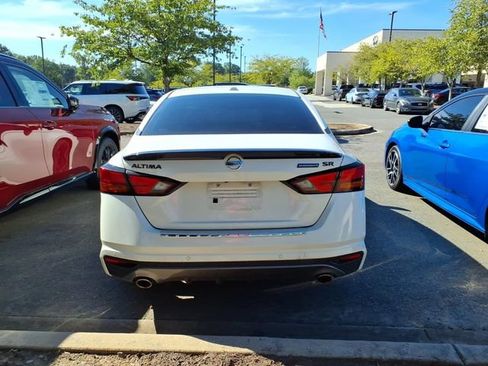 Used 2022 Nissan Altima 2.5 SR w/ Midnight Edition Package FWD image 7