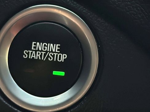 Used 2021 Chevrolet Equinox LT image 30