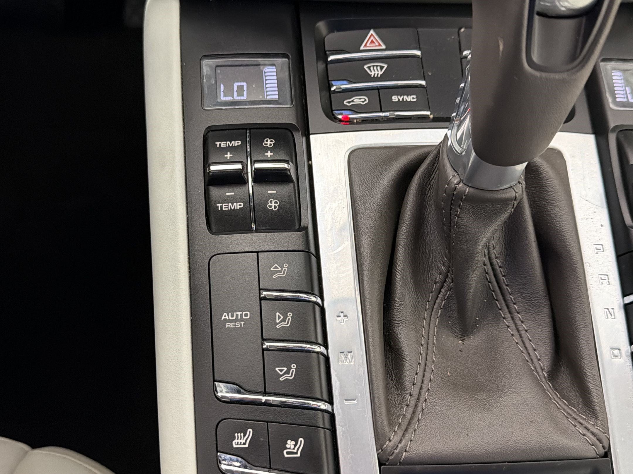 Certified 2021 Porsche Macan Turbo AWD/4WD image 15