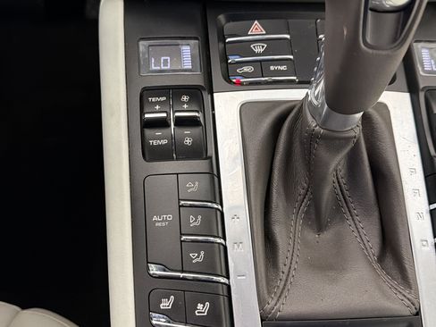 Certified 2021 Porsche Macan Turbo AWD/4WD image 15