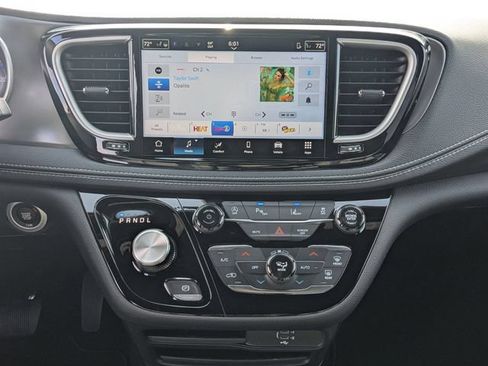 New 2026 Chrysler Pacifica Select FWD image 17
