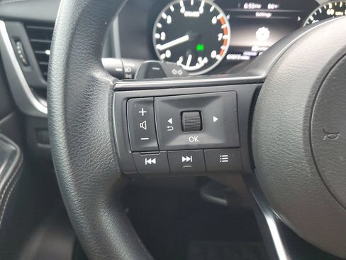 Used 2024 Nissan Rogue SV FWD image 19