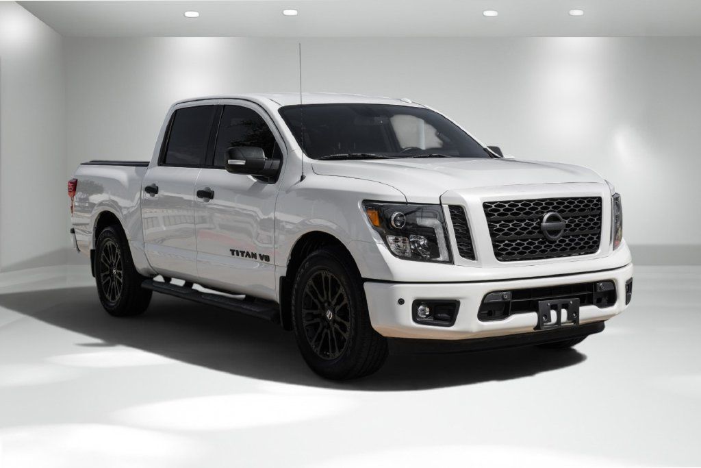 Used 2019 Nissan Titan SL w/ Midnight Edition RWD image 5