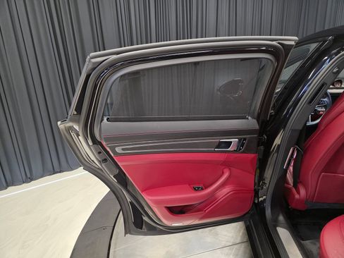 Used 2018 Porsche Panamera 4S image 33