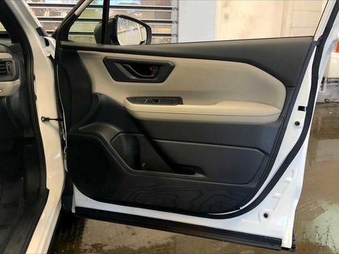 Certified 2025 Subaru Forester image 21