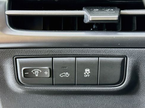 Used 2025 Hyundai Santa Cruz SEL FWD image 17