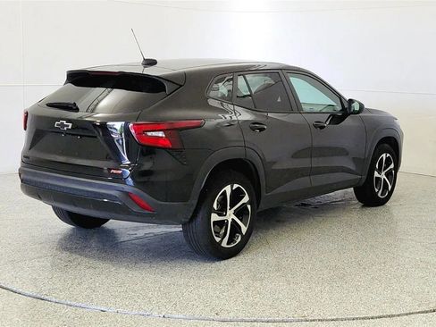 Used 2024 Chevrolet Trax RS w/ Driver Confidence Package FWD image 7