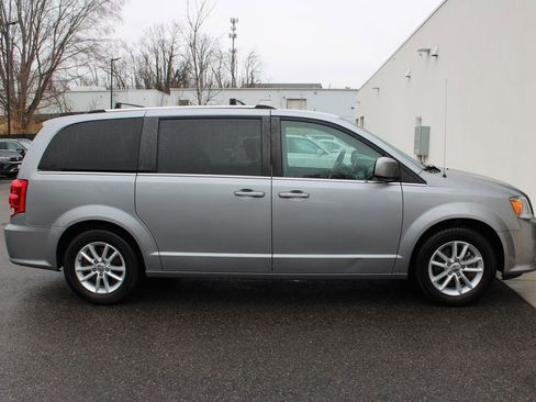 Used 2019 Dodge Grand Caravan SXT image 32