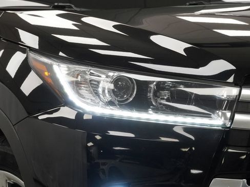 Used 2018 Toyota Highlander Limited AWD/4WD image 8
