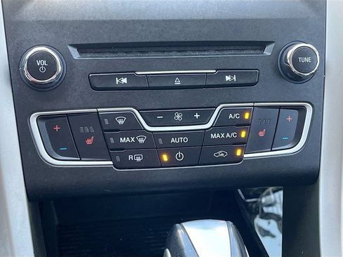 Used 2016 Ford Fusion Energi SE FWD image 15