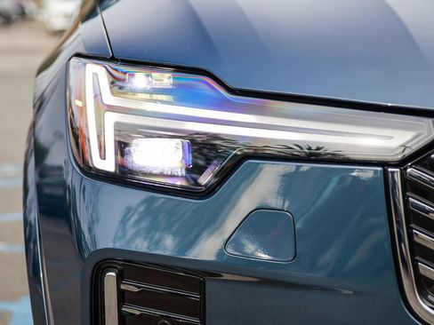 Certified 2025 Volvo XC90 B5 Plus image 12