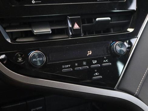 Used 2024 Toyota Camry SE image 13