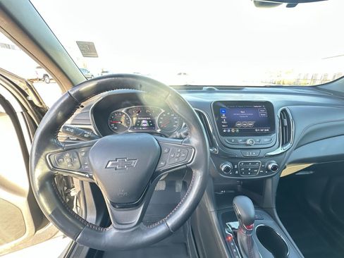 Used 2022 Chevrolet Equinox RS w/ Infotainment Package image 11
