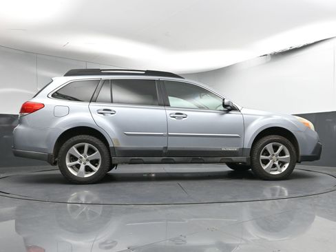 Used 2014 Subaru Outback 2.5i Limited image 26