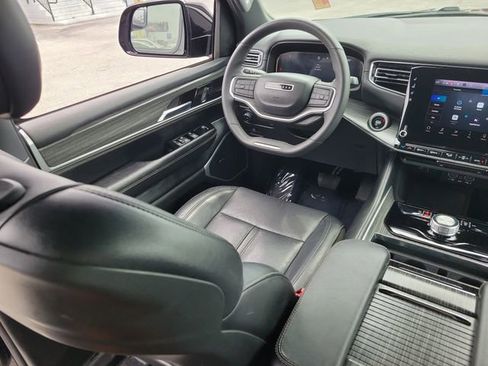 Used 2024 Jeep Wagoneer Series II w/ Flexible Seating Group RWD image 15