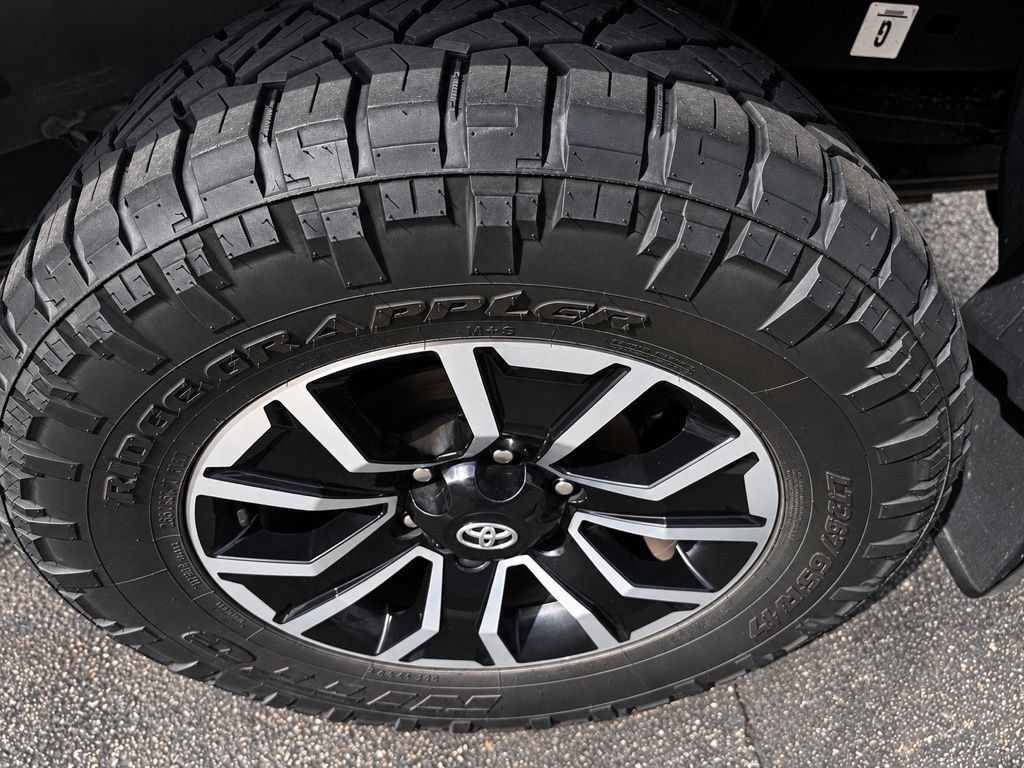 Used 2021 Toyota Tacoma TRD Sport w/ Technology Package AWD/4WD image 18