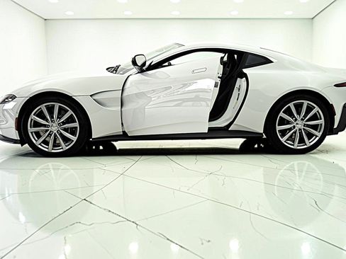 Used 2023 Aston Martin V8 Vantage Coupe RWD image 4
