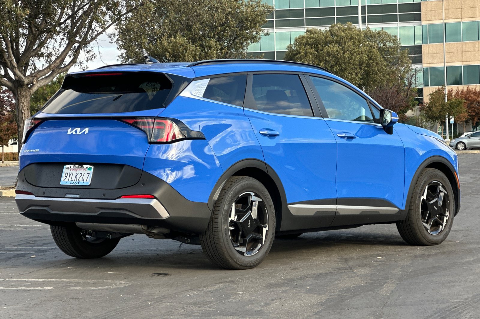 Certified 2026 Kia Sportage EX w/ EX Panorama Roof Package FWD image 4