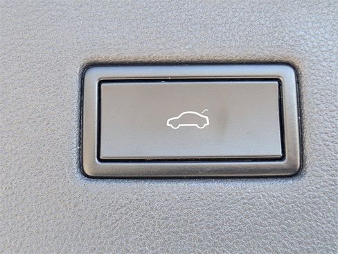 Used 2020 Volkswagen Tiguan SEL image 13