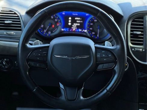 Used 2019 Chrysler 300 S image 31