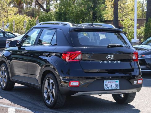 Certified 2024 Hyundai Venue SEL FWD image 4