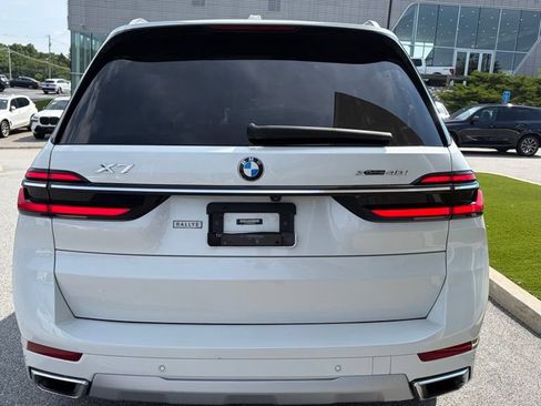 Used 2024 BMW X7 xDrive40i w/ Premium Package AWD/4WD image 3