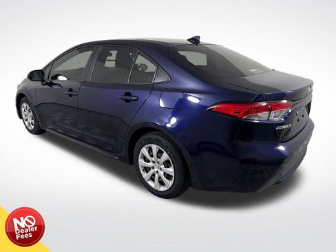 Used 2021 Toyota Corolla LE image 6