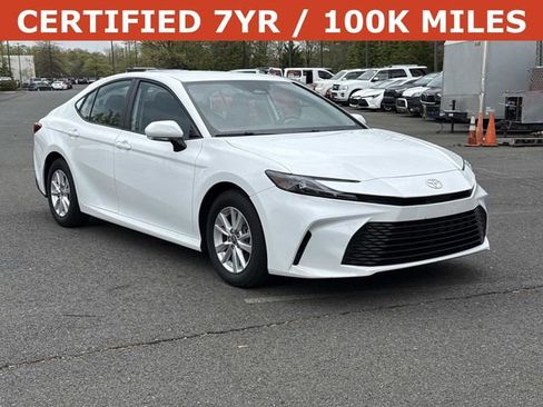 Used 2025 Toyota Camry LE image 1