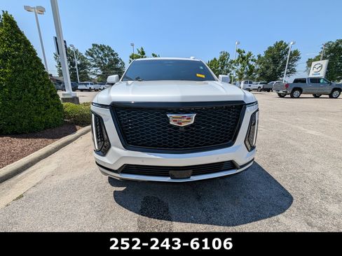 Used 2025 Cadillac Escalade Sport AWD/4WD image 2