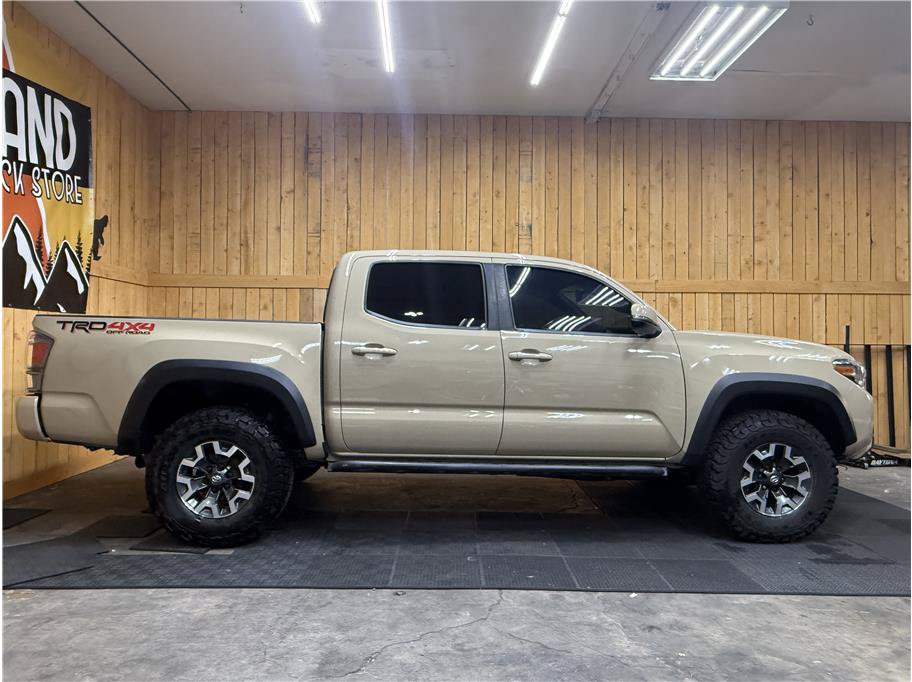 Used 2020 Toyota Tacoma TRD Off-Road w/ Technology Package AWD/4WD image 3