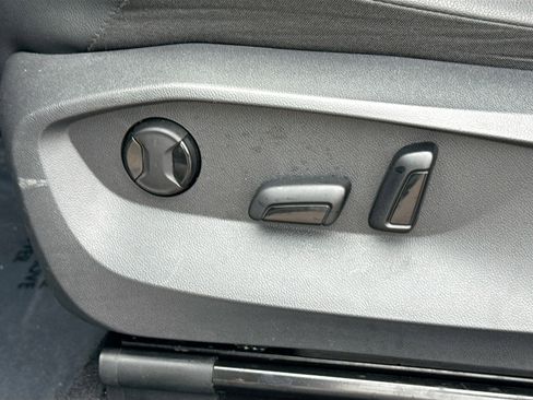 Used 2023 Volkswagen Tiguan SE image 24