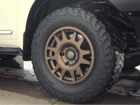 Used 2018 Toyota Land Cruiser AWD/4WD image 11