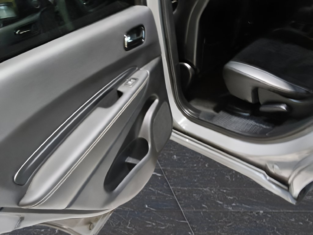 Used 2022 Dodge Durango SRT w/ Technology Group AWD/4WD image 28