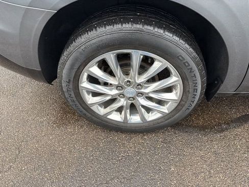 Used 2019 Buick Enclave Essence image 44