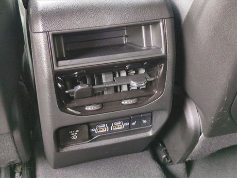 Used 2025 Jeep Grand Cherokee Limited image 19