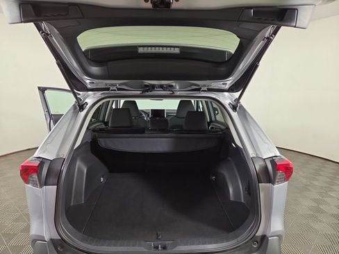 Used 2025 Toyota RAV4 XLE AWD/4WD image 31